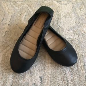 ME TOO Black Leather Ballet Flats Low Wedge Janell size 7.5